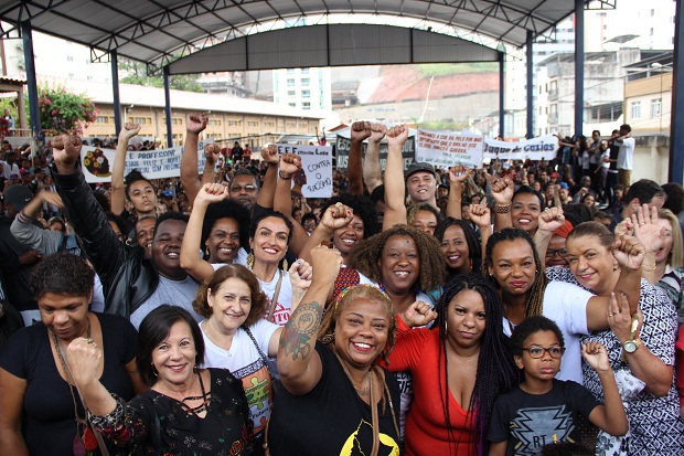 Cerca de três mil pessoas se concentraram na E.E. Fernando Lobo, em mais uma ação dos 20 dias de ativismo contra o racismo. Foto: Eric Abreu (ACS/SEE-MG)